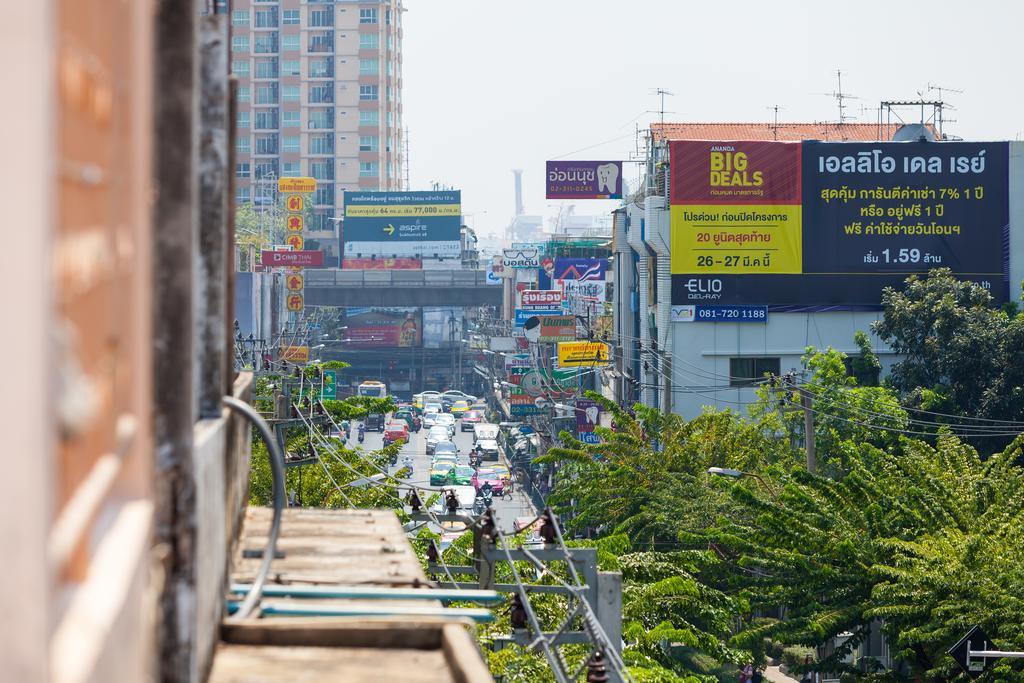 Trica Hostel Bangkok Exterior photo